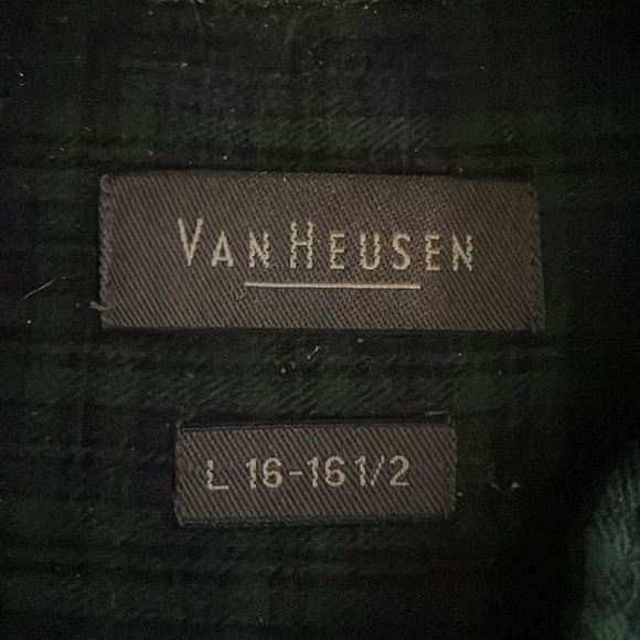 NWT VanHeusen button down flannel - Picture 4 of 5